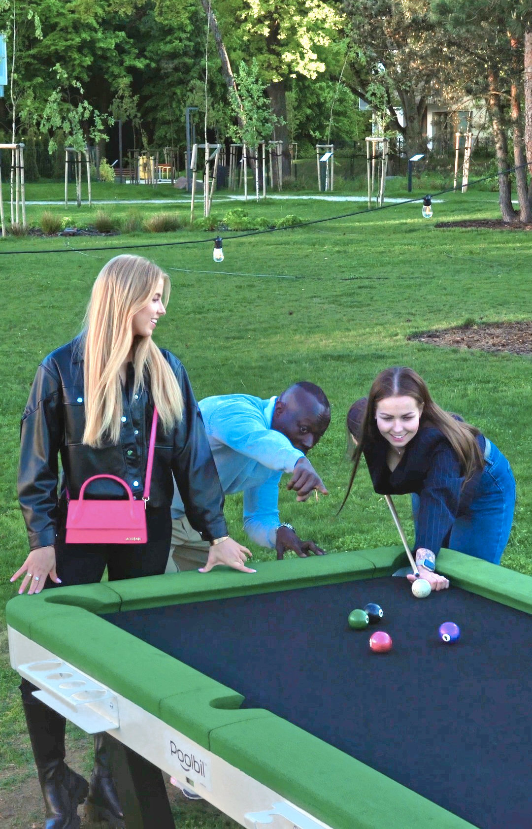 outdoor-pool-table-residential-courtyards-city-park